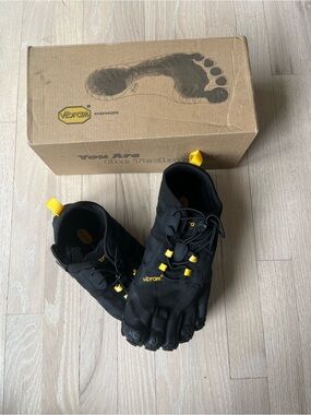 Vibram FiveFingers Black Minimalist Toe Shoes with Yellow Accents